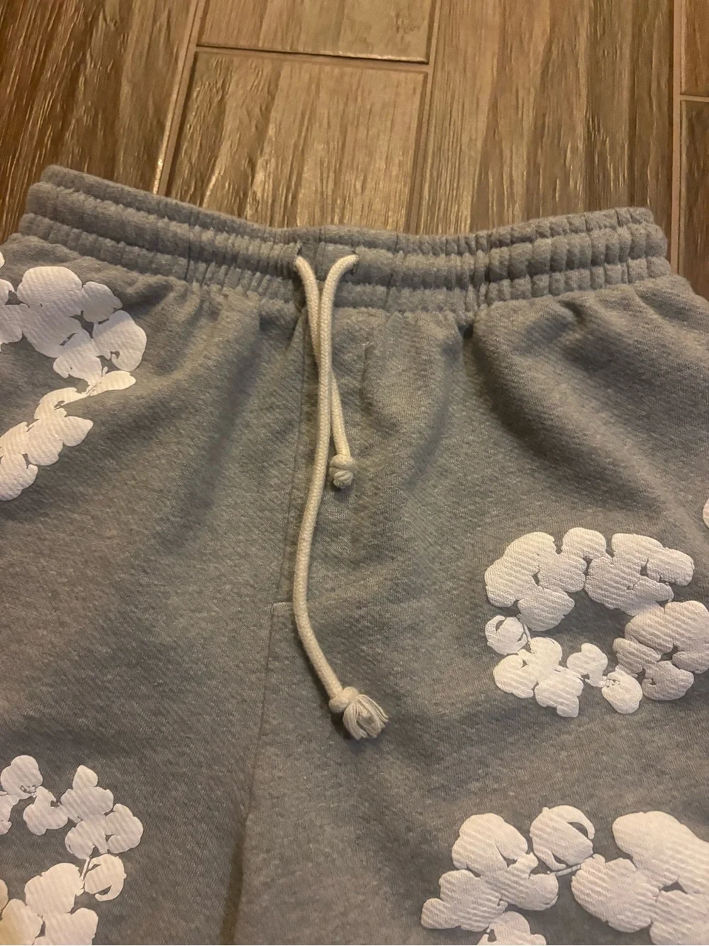 Men's Gray Floral Appliqué Athletic Shorts with Drawstring